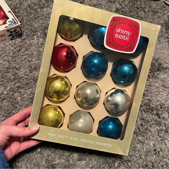Shiny Brite vintage Holiday Ornament Set Red Gold blue Silver box glass lot - Picture 6 of 10